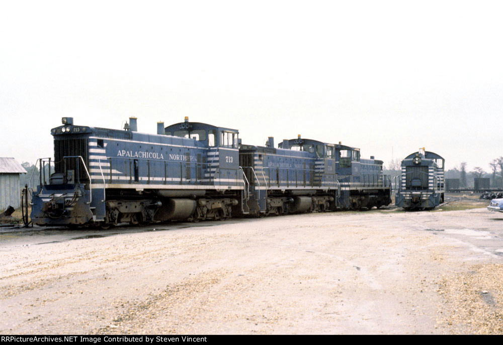 Apalachicola Northern SW1500's #713, #716, # 714 and SW9 #711.